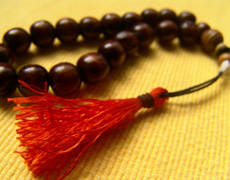 beads-on-yellow-toronto-230×180