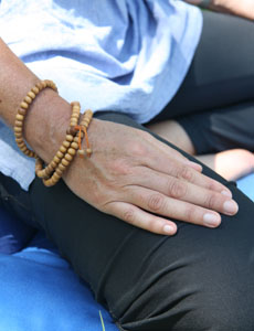 3-hand-beads-msp-silence-group