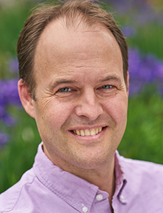 cortland-dahl-201807-230×300