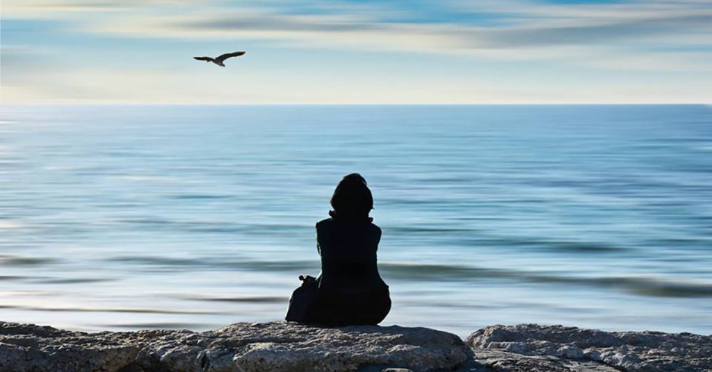 fb-j1-japan-meditator-ocean-201906-1200-628